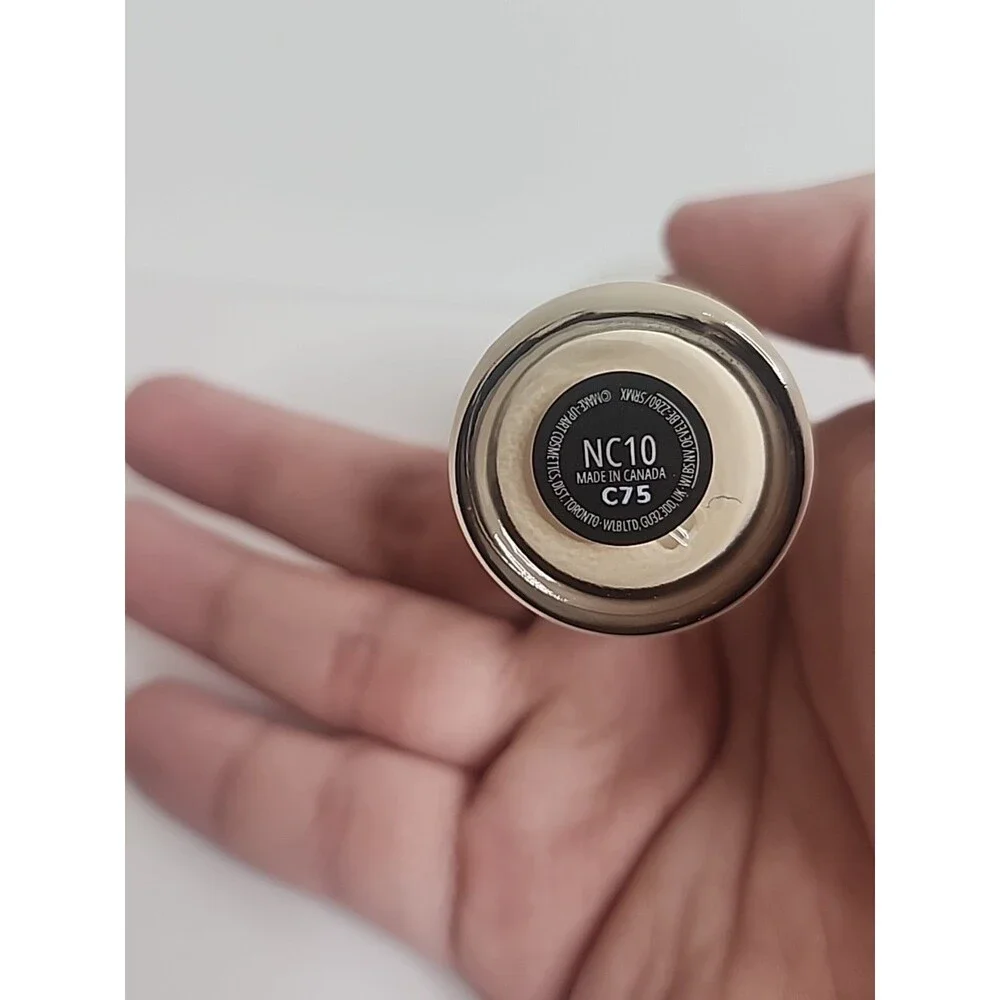 Mac Studio Fix Fluid Broad Spectrum SPF15 24HR Foundation + Oil Control NC10 1oz